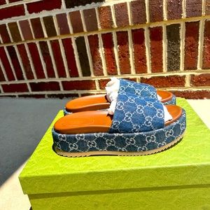 Gucci Slides!!!! (Authentic)